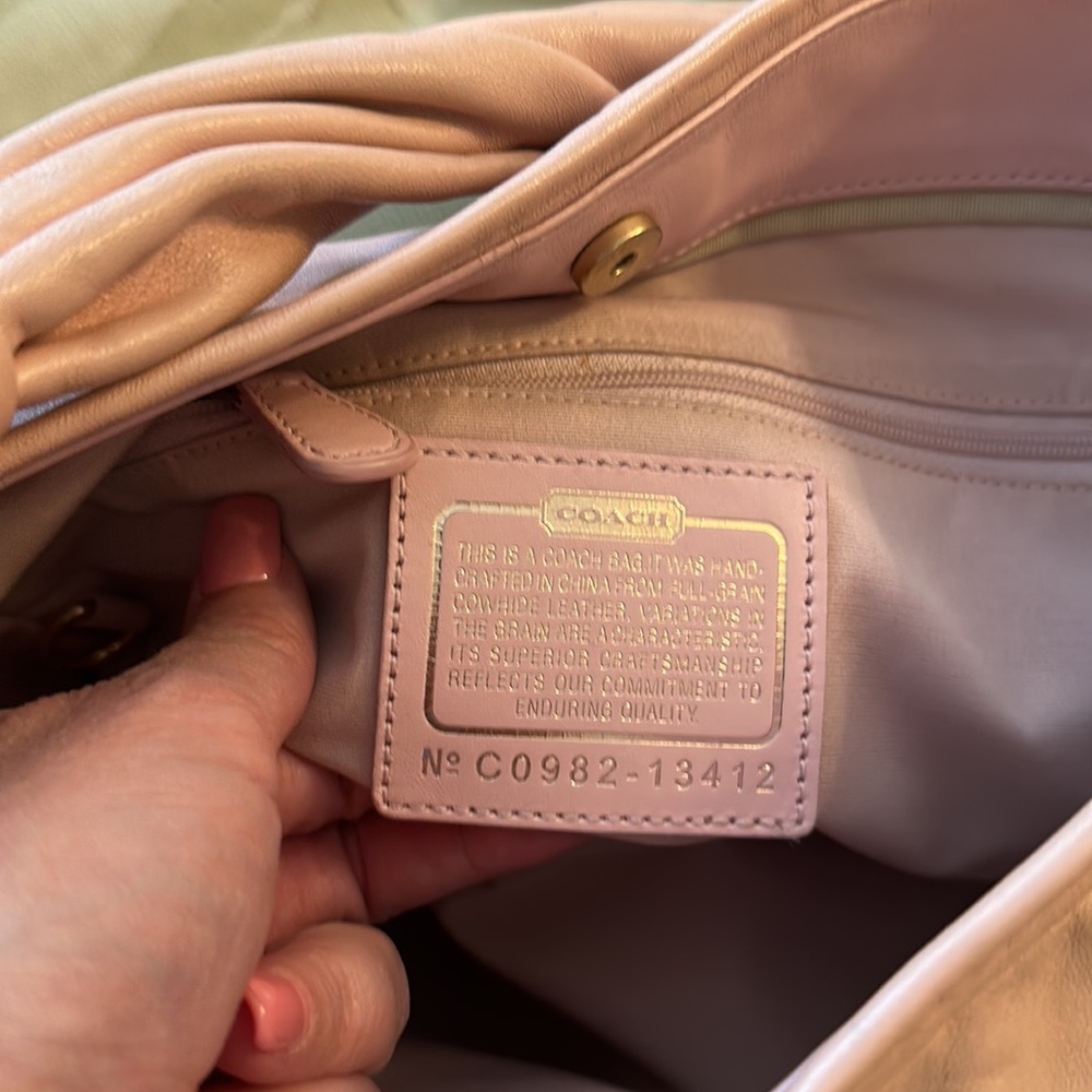 Coach Pink Leather Hobo bag w Gold colored Hardware - Picture 4 of 14